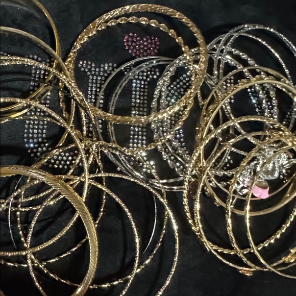 Bangles & Bracelets $13 each or 3 for $25 winners choice - Picture 5 of 9